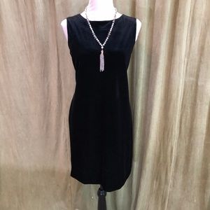 📌 Victor Costa Superb Classic Black Velvet Dress